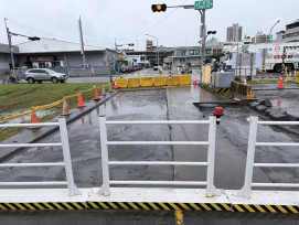 連日豪雨沖刷釀仁武京文街路面下陷　水利局緊急完成灌漿防護