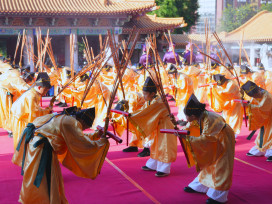 千年禮樂再現台中！中市祭孔大典循古禮敬先師  湧千人觀禮