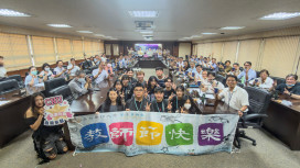 教師節前連發驚喜！嘉藥學生突襲課堂送祝福