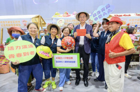 桃市社區照顧關懷據點成果展登場　張善政：打造長輩展現活力的快樂舞臺
