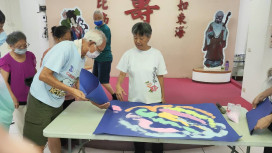 一沙一世界：彰化榮家長輩合創彩鹽沙畫療癒心靈