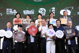 中彰投雲嘉再攜手！「金馬63」聯名禮盒亮相  盧秀燕大推失傳百年「泡盛」工藝酒