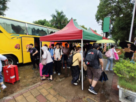 無畏惡劣天候  金大總動員迎接新生報到