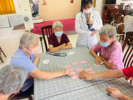長輩參加黑桃A桌遊 翻出好記憶玩出好活力