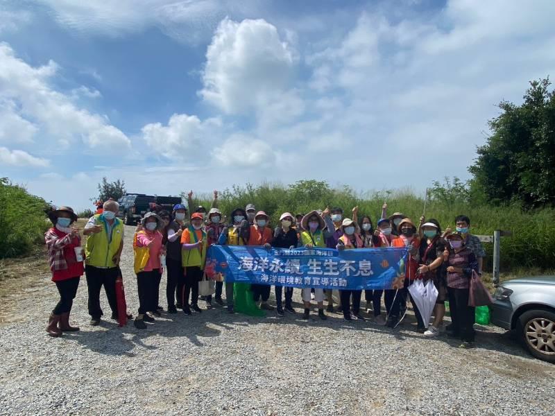 新湖漁港放流萬尾黑鯛魚苗 響應國家海洋日 表揚環保艦隊