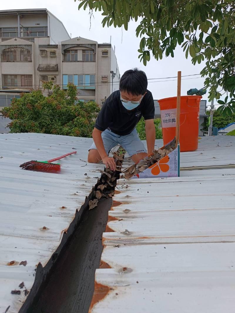 防疫沒有假期!南市校園建立登革熱疫情風險分級管制 所有國中小暑假前全面完成孳清