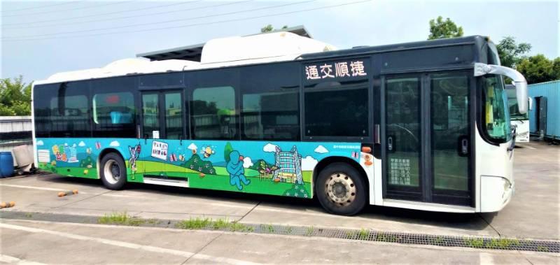 公車變身「繪」跑的美術館！ 中市20輛彩繪公車上路