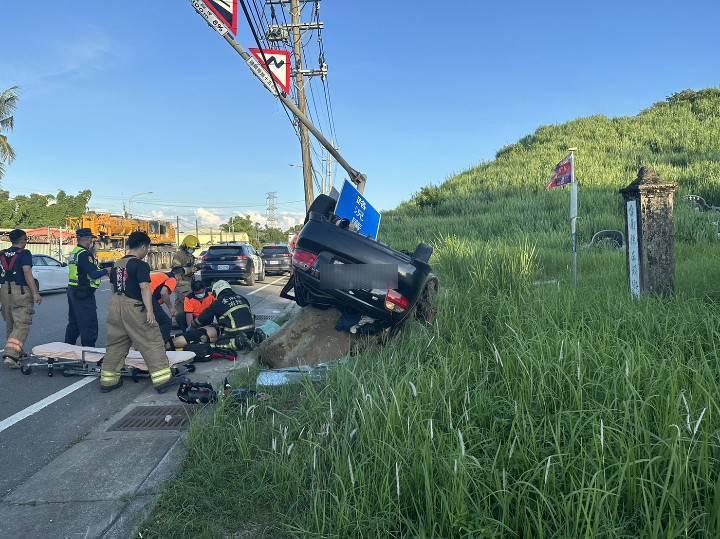 用路人行車應遵守號誌標誌與標線指示 共維交安