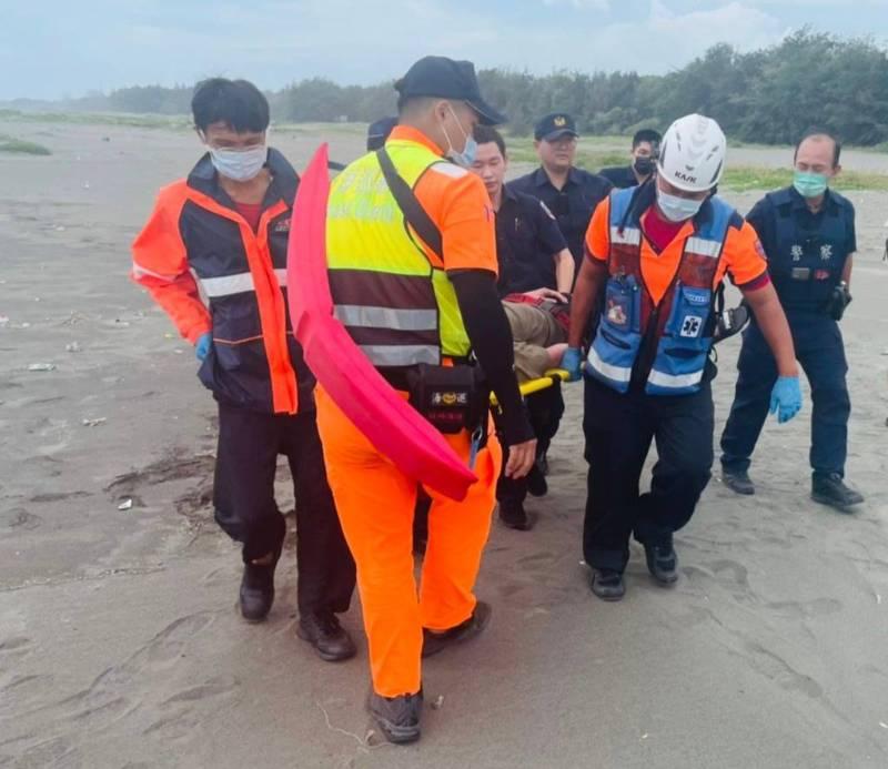 男輕生倒臥黃金海岸沙灘 警及時尋獲救援成功