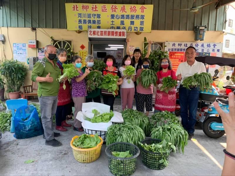 阿罩霧培養土加持  霧峰區清潔隊種菜送暖好窩心