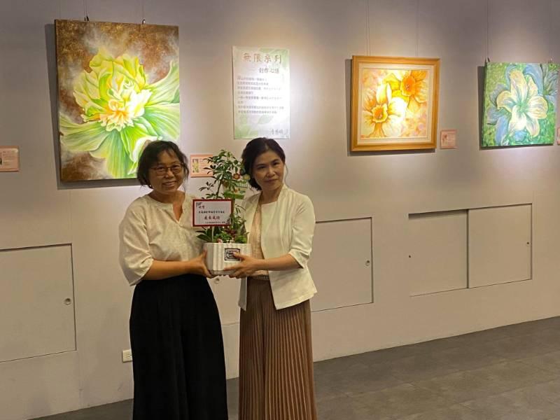 「花現希望 從心出發」李慈嫻油畫創作個展 畫作所得捐助身障服務