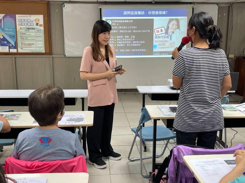 南市勞工局辦理「就業準備暨生涯卡講座」 從牌卡找優勢  讓求職有亮點