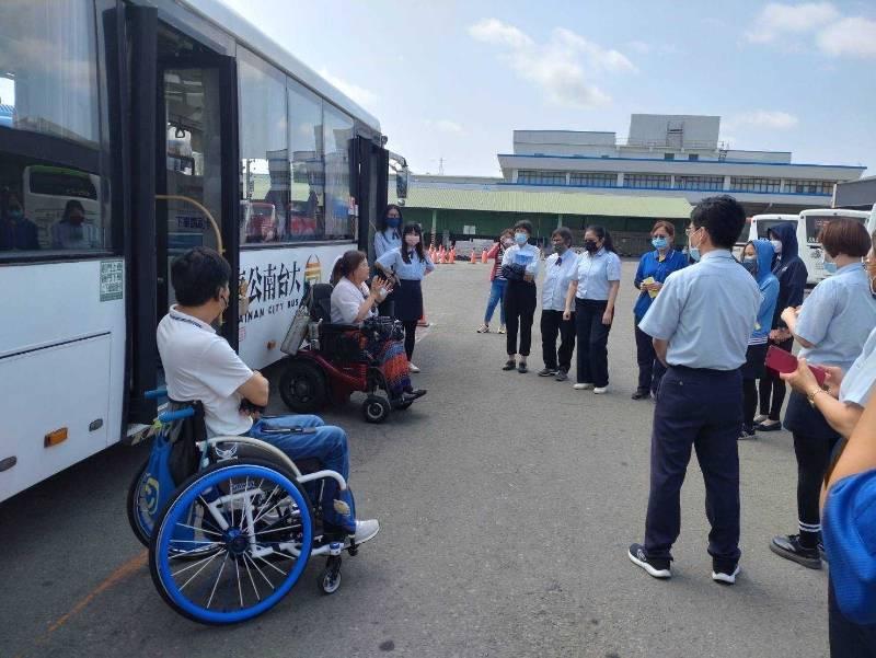 112年「公車從業人員服務品質提昇講座」開跑 精進駕駛服務技能