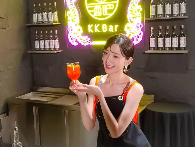 金門酒廠《KK Bar 金酒吧》再現華山 郭雪芙化身店長帶你體驗沈浸式酒吧