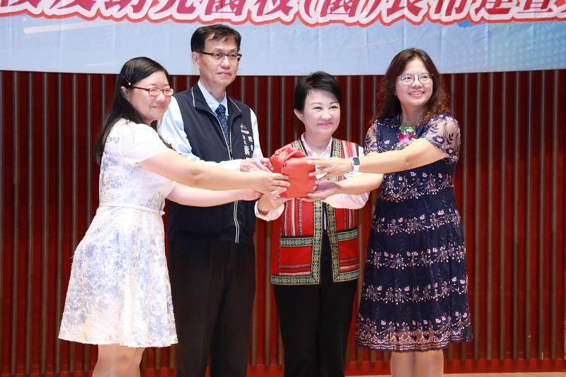 108位校(園)長布達交接 盧秀燕期勉對孩子視如己出 