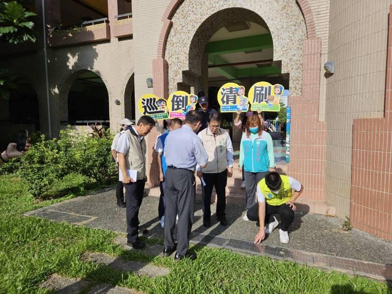 開學前大滅孓，無蚊校園最安心！開學首日，黃偉哲市長護童平安喜返校