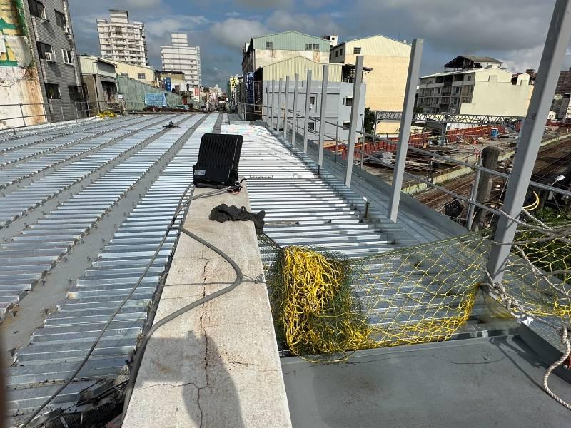 8月31日東門陸橋恢復開放汽機車通行，公車及大型車輛維持改道