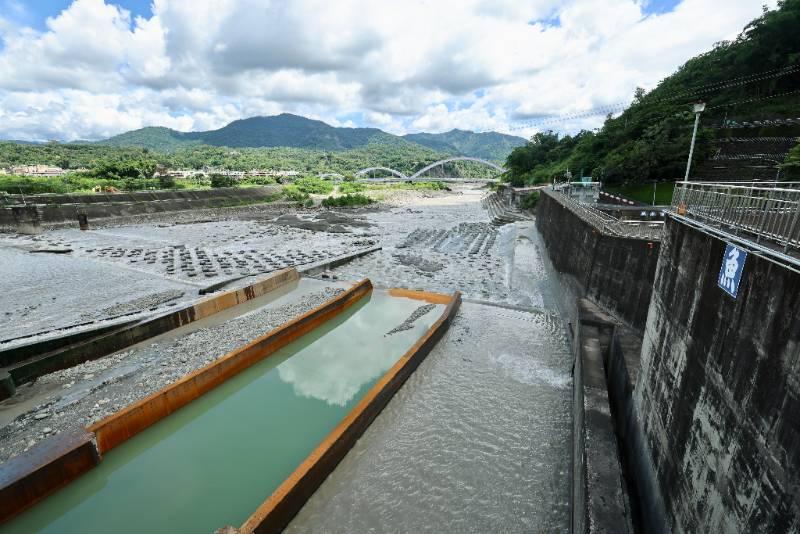 視察甲仙攔河堰 陳其邁盼洪水資源化 建立地下水庫充足水資源