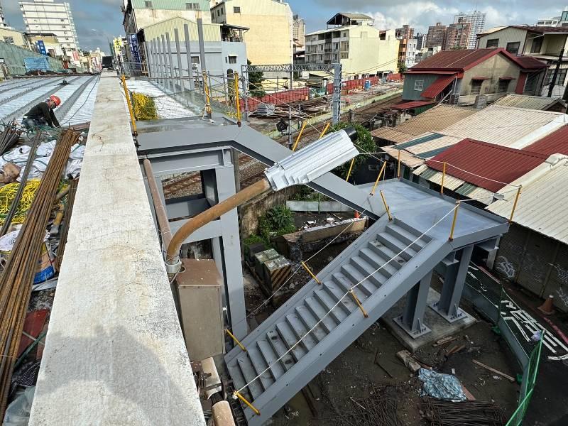 8月31日東門陸橋恢復開放汽機車通行，公車及大型車輛維持改道