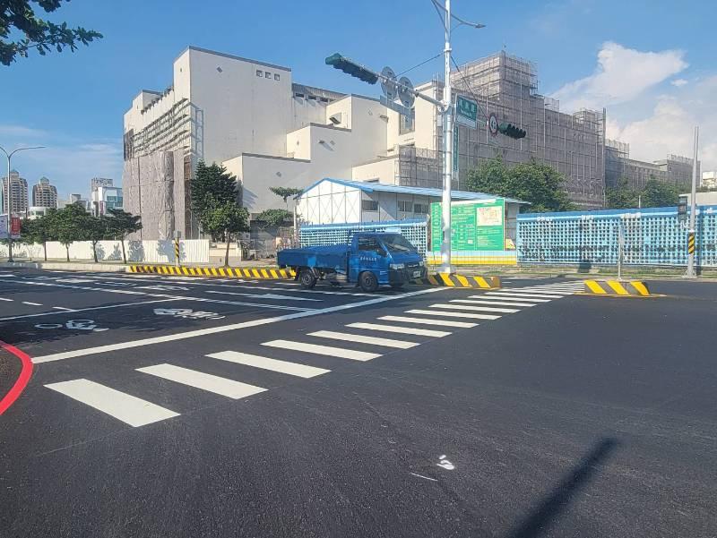 中華西路與南島路口增設左轉專用車道，保障車輛安全