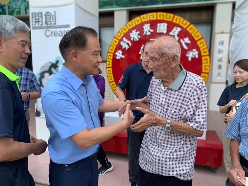 欣雲公司秋節慰問中彰榮家 住民享溫馨