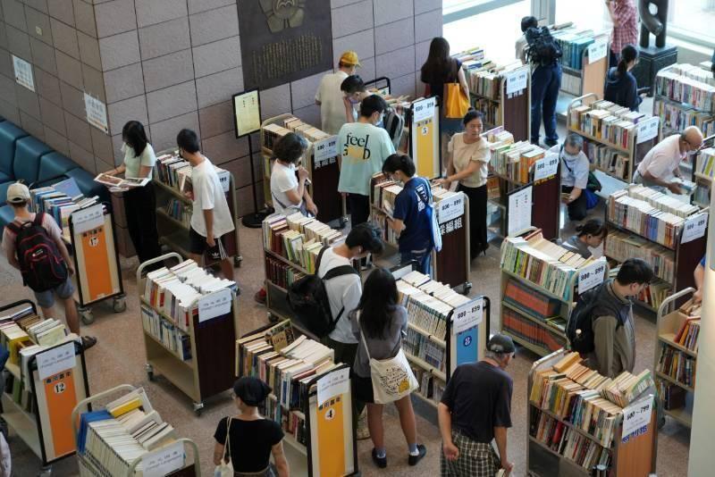 成大圖書館二手書上萬冊義賣20週年登場  歡迎愛書人來尋寶