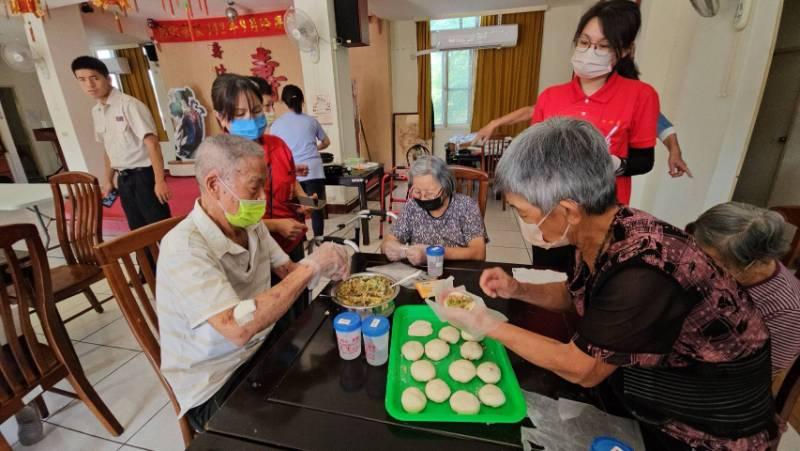 愛上懷舊古早味 彰化榮家住民手作水煎包