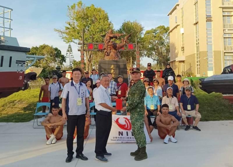 中秋前夕跨海敬軍 南市軍人服務站慰問金門官兵