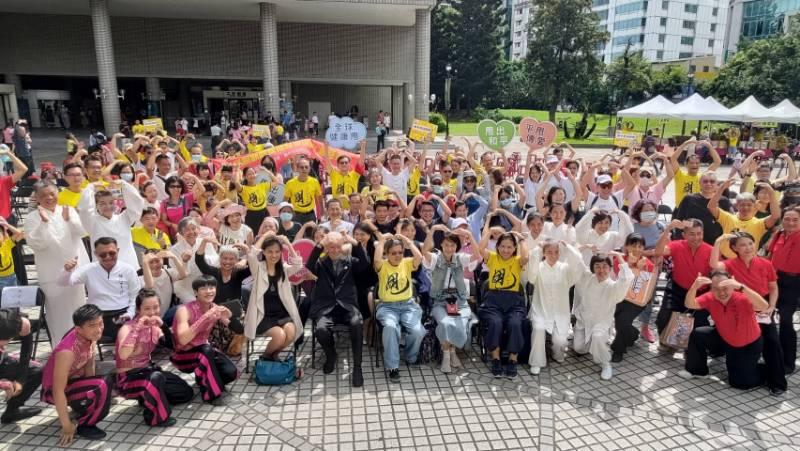 全民健康學平甩！科博館前廣場 平甩練出身心靈的環保 