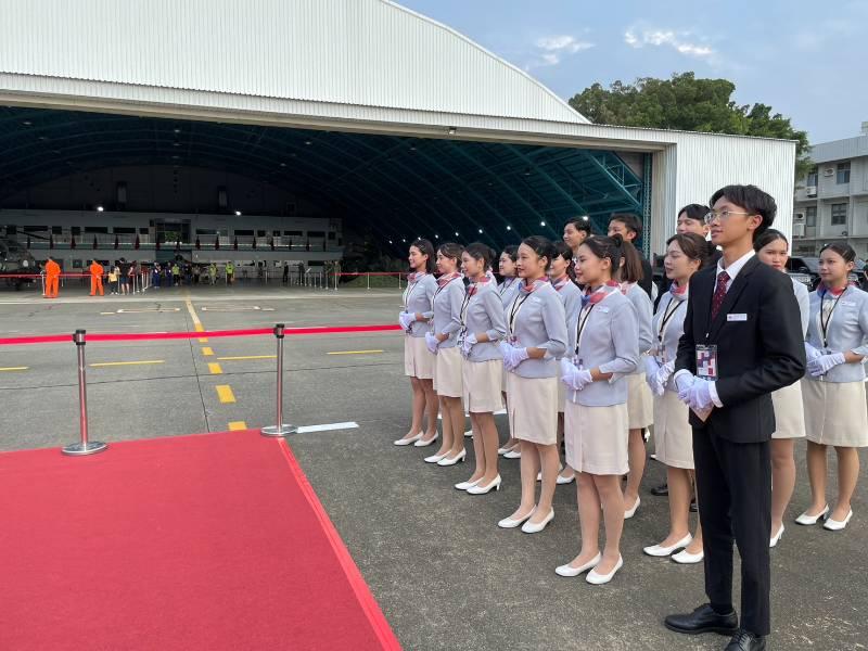 雙十國慶晚會登場 南應大禮賓大使團臺南空軍基地亮相