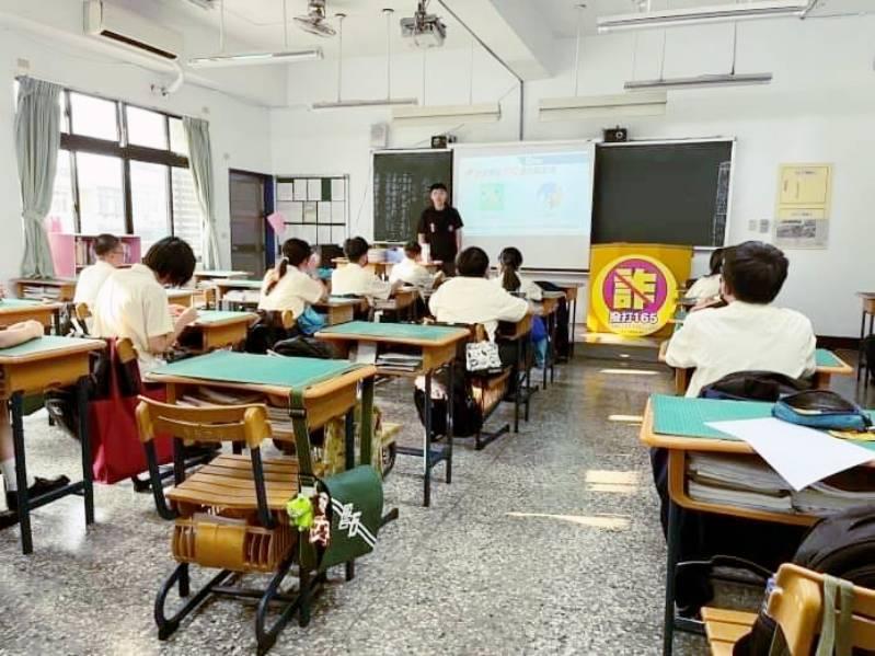 竹市警反詐宣導走入校園  　針對學生易遭詐騙手法分享實例助學子免受詐騙