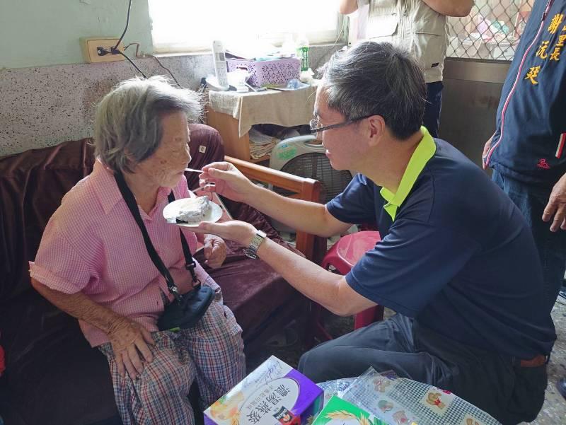 101歲榮民嵩壽 屏東榮服處與人瑞葉爺爺同歡