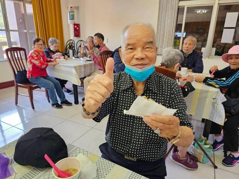 彰化榮家住民下廚煮美食 滿足味蕾豐富心靈