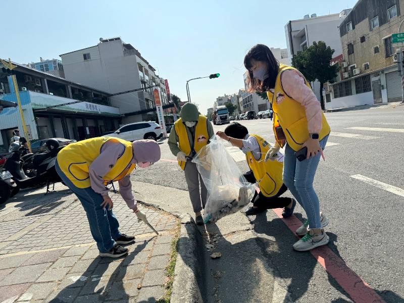 響應世界行善日 永康就業前進社區清淨家園分送關懷溫暖