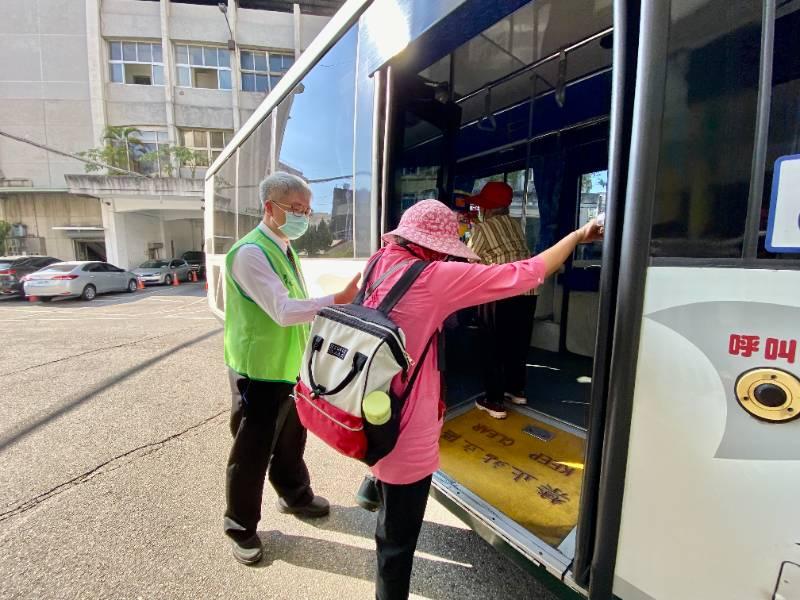 派出所所長當中市公車駕駛  為民服務繼續上路