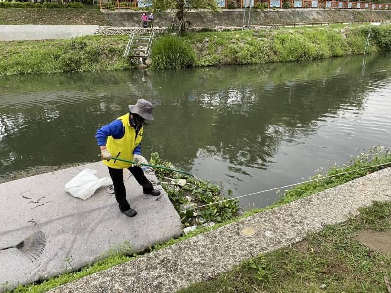 中市環保局與逢甲大學合作 探究河川死魚及早防範