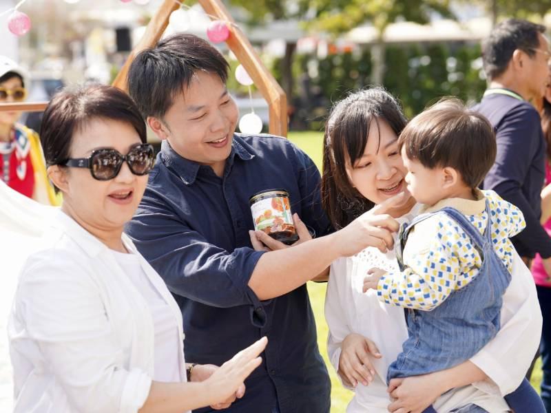 綠意水景野餐趣！ 逾4萬人豐原葫蘆墩公園享受野餐時光