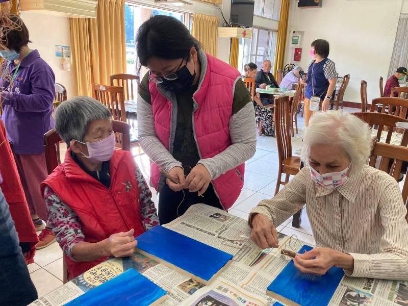 彰化榮家住民手作幸福鳥居掛飾 玩出療癒力