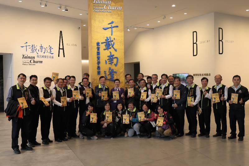 臺南民政局長率37區區長參觀南美館故宮國寶展，感受國寶文物的魅力