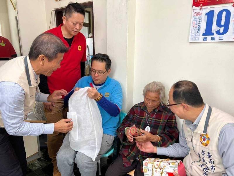 遠東香格里拉集團關懷榮民 臺南榮服傳遞物資溫暖人心