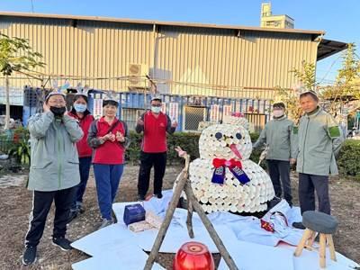 中市惜物所聖誕麋鹿雪人亮相 南屯清潔隊12/23、25加碼發兔耳頭飾