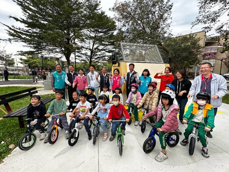 台中「首座兒童交通主題」公園啟用！ 親子湧入東區泉源公園學習交通知識 