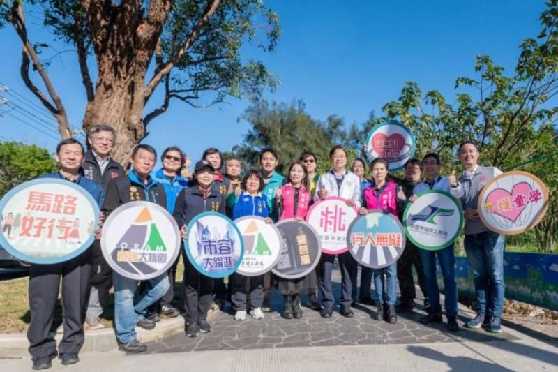 中壢龍東路南側實體人行道完工 張善政：持續完善龍岡圓環行人環境