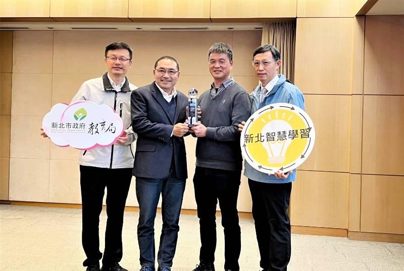 新北市昌福國小 呂聰賢組長榮獲112年資訊月傑出資訊人才獎  