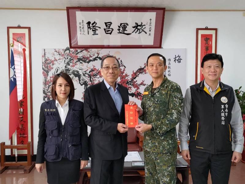 台南軍人服務站陪同軍友保險公司慰問國軍官兵