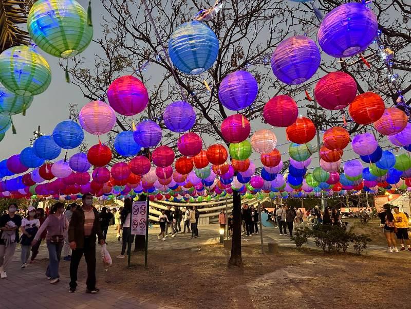 臺南市安平燈區空中展演還有8場次千萬別錯過