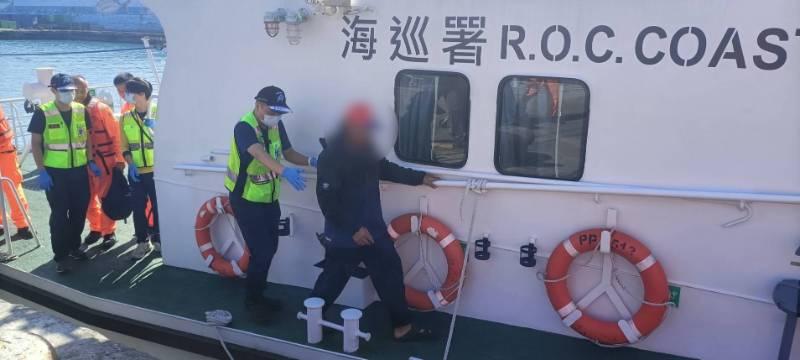 印尼漁工遭魟魚刺傷 海巡疾馳救援