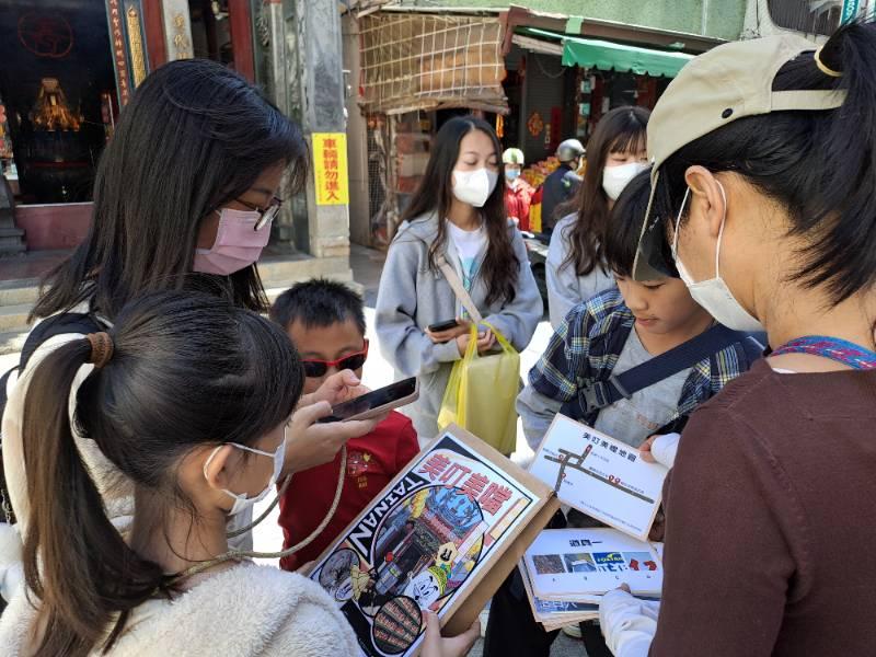 南臺科大USR設計吉Q龍小提燈 帶領提龍燈賞神農街西羅殿海安宮美麗燈區