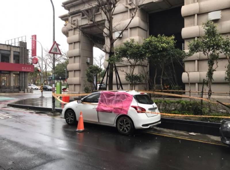 大樓下磁磚雨砸毀路旁車輛 桃園建管處：要求速裝防護設施並限期改善