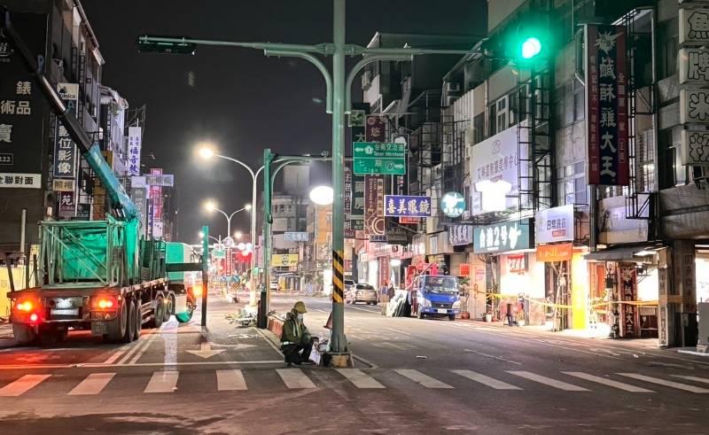 南市西門路、五妃街口路面塌陷填補完成今早恢復通車 黃偉哲更改行程於7日提前回台坐鎮